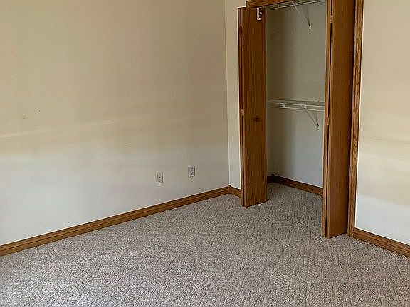 4th image of 2920 E Country Ln