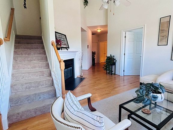 4th image of 949 Glenwood Station Ln Unit 201