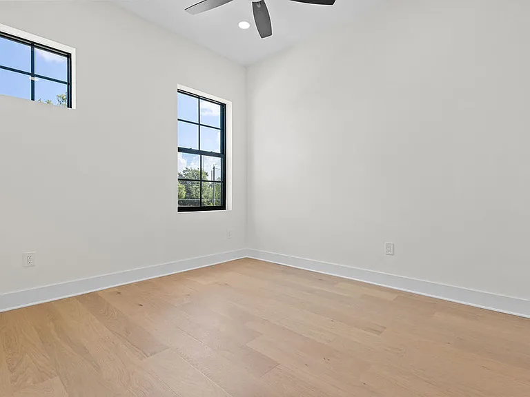 3202 W La Salle St — Photo 68