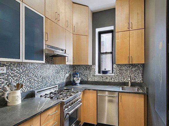 3rd image of 170 9th Ave #3G