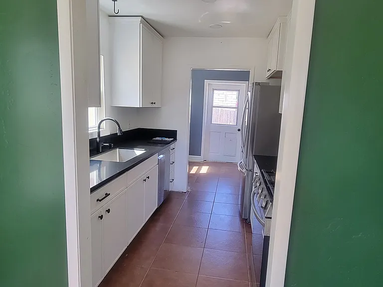 2746 E St — Photo 11