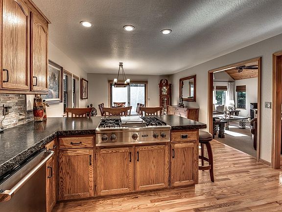 4th image of 552 Dogwood Dr