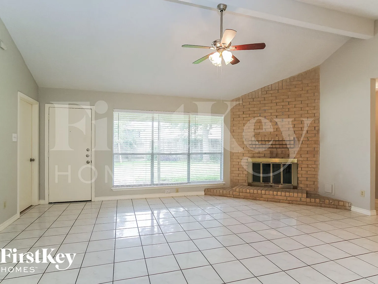 3 bed, 2.0 bath, 1350 sqft, $1,865 — Photo 3