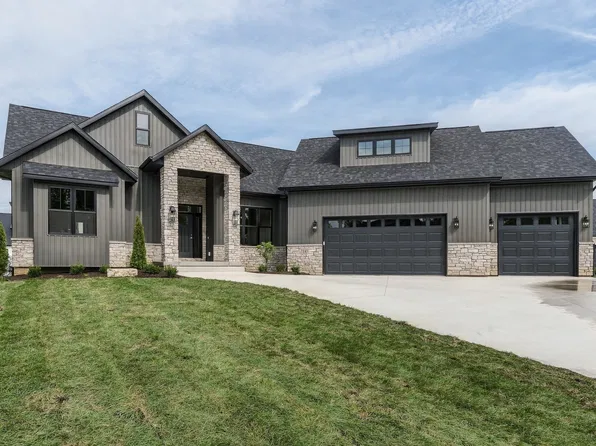 237 Mason Dr, Riverdale, IA 52722