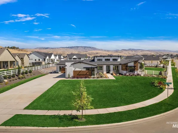 7786 W Diamond Lake Dr, Boise, ID 83714