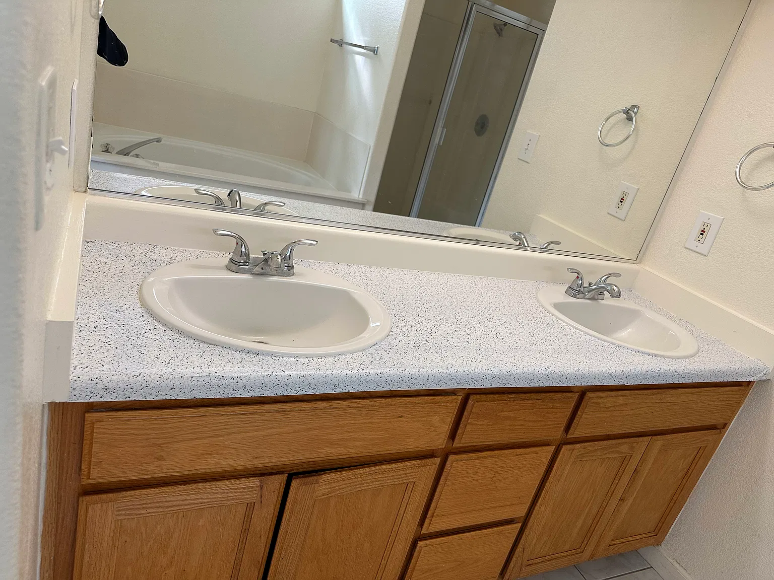 3 bed, 1558 sqft, $2,300 — Photo 4