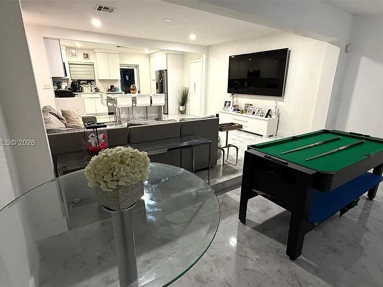 1555 SW 21st Way #1555 — Photo 2