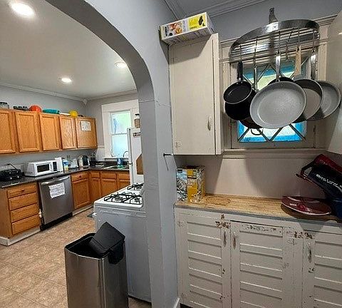 4th image of 874 Ackerman Ave