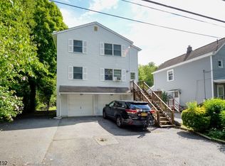 42 Star Lake Rd, Bloomingdale, NJ 07403