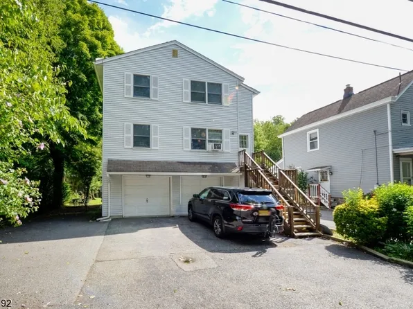 42 Star Lake Rd, Bloomingdale Boro, NJ 07403