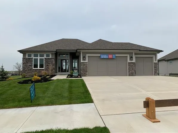 14910 Thousand Oaks Pl, Kansas City, MO 64152