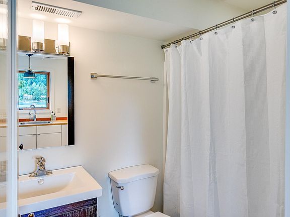 Full size bath with tub/shower.