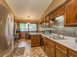 1431 Arden View Dr, Arden Hills, MN 55112