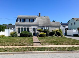 83 Cotton Ln, Levittown, NY 11756