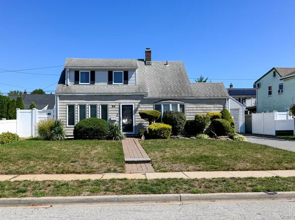 83 Cotton Lane, Levittown, NY 11756