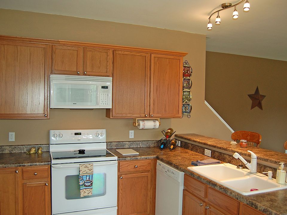 2nd image of 60 Meadow Ln