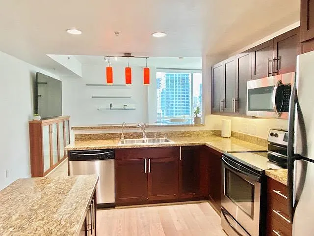 253 10th Ave #1302 — Photo 9