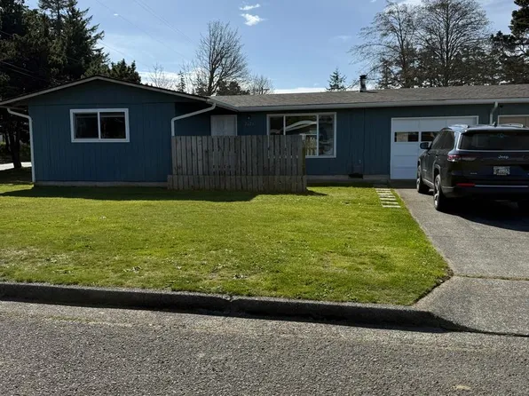 2425 State St, North Bend, OR 97459