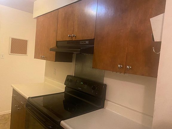 4th image of 734 Barchester Dr