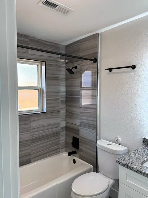 1724 Kennedy Dr — Photo 2