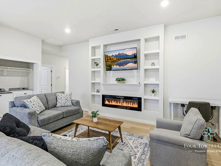 1203 NE Emerald Dr — Photo 12