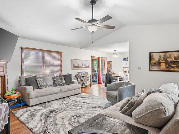 5th image of 3075 Oakmont Dr