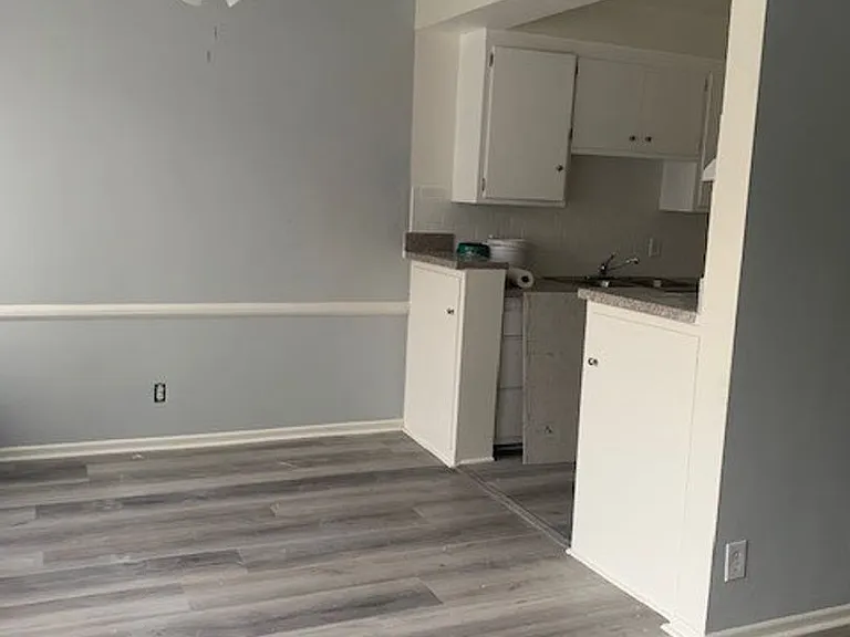 327 S Alexandria Ave — Photo 6