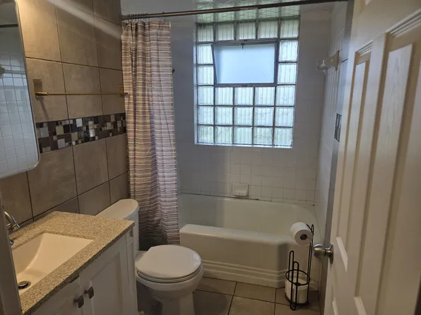 1209 Edgewater Dr, Saint Louis, MO 63137