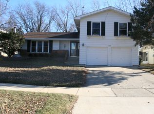 1385 Kingsdale Rd, Hoffman Estates, IL 60169