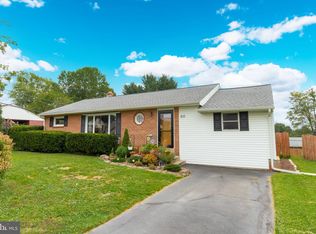 810 Robin Rd, Lancaster, PA 17601