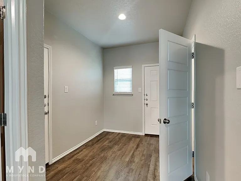 211 Stevens Smt — Photo 23