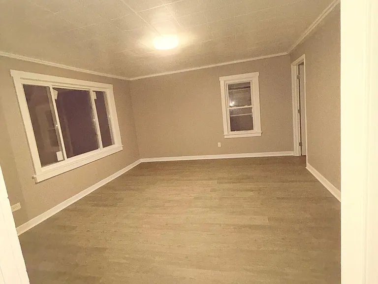 1302 Irwin St — Photo 2