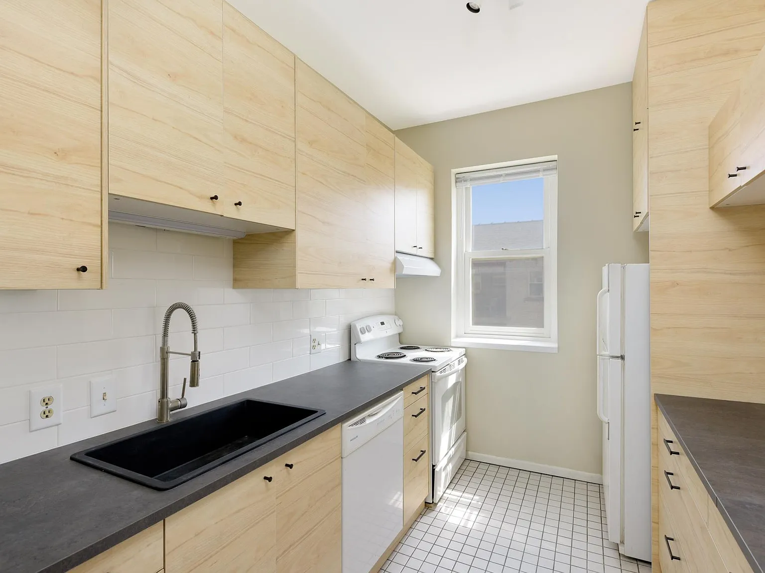 2 bed, 2.0 bath, 1300 sqft, $1,995 — Photo 4