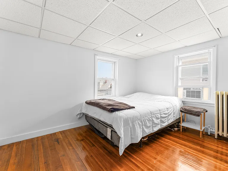 50 Moore St #2R — Photo 3