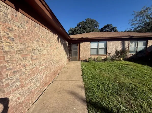 405 Dunaway Ln, Azle, TX 76020