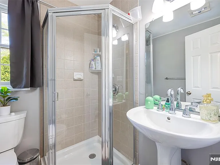 361 Walthery Ave — Photo 15
