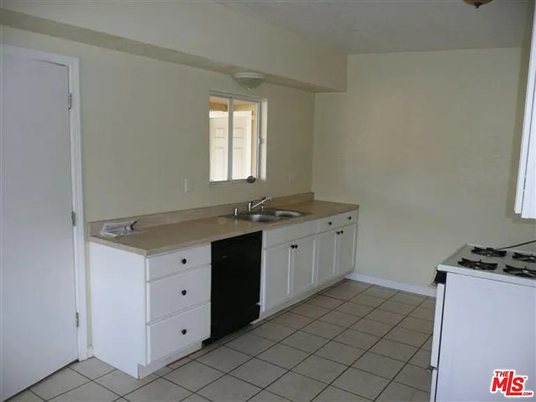 310 N Cherry St — Photo 2