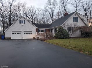 17 Yard Rd, Stockton, NJ 08559