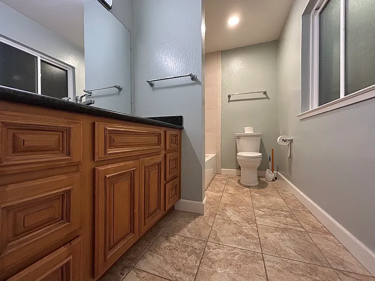 5211 Admiralty Ln — Photo 8