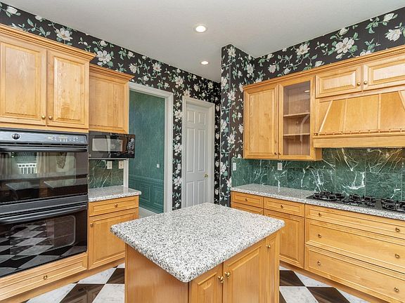 4th image of 6313 Boardman Ct