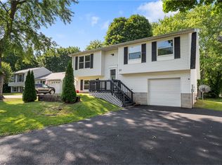 13 Trillium Ln, West Henrietta, NY 14586