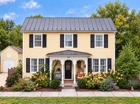 209 E Main St, Berryville, VA 22611
