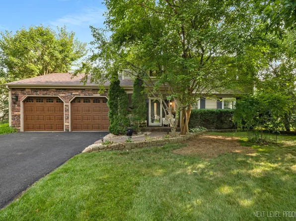 1152 Lexington Ln, Batavia, IL 60510