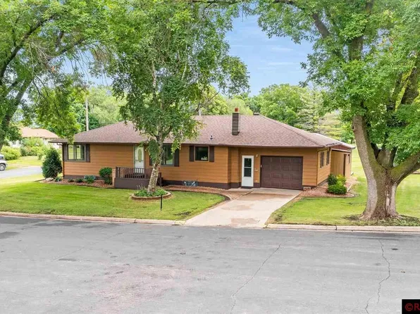 207 Thompson St N, Delavan, MN 56023