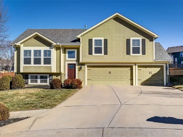 1305 Honeysuckle Ct, Liberty, MO 64068