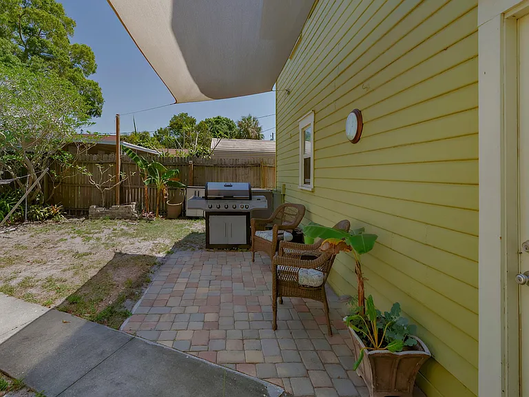 2348 Dartmouth Ave N #B — Photo 12
