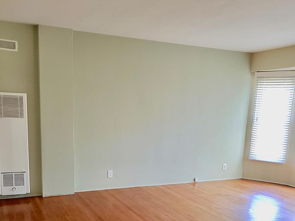 4th image of 10662 Camarillo St