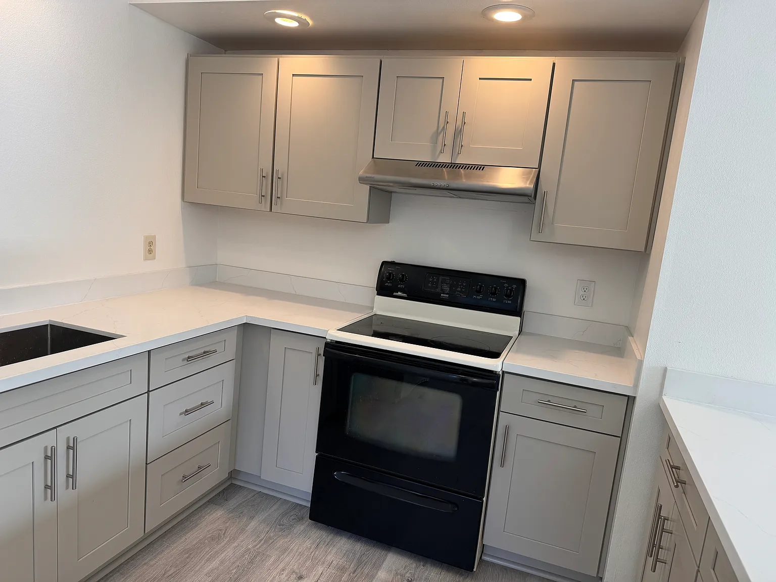 3 bed, 1400 sqft, $3,695 — Photo 2