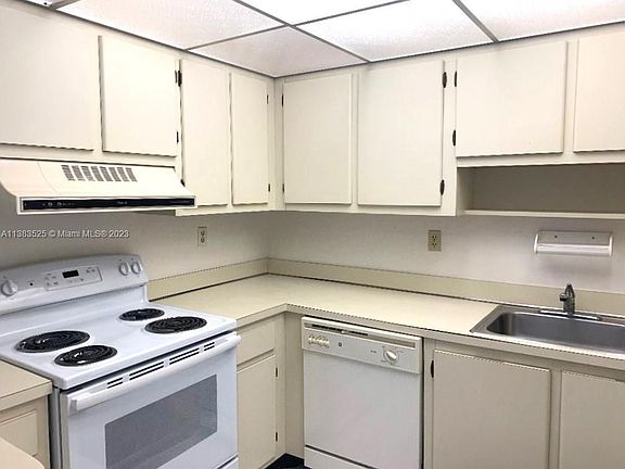 4th image of 3100 W Rolling Hills Cir APT 303