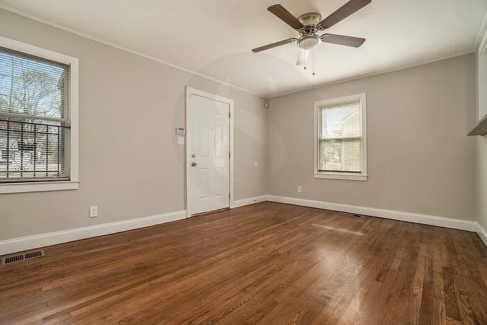 973 Lawton St SW — Photo 3